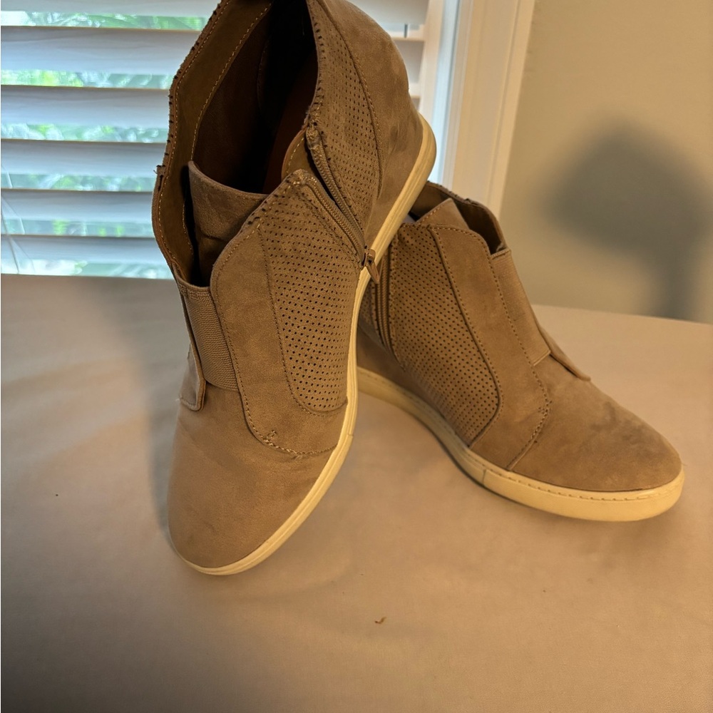 Shoes - Picture 6 of 6